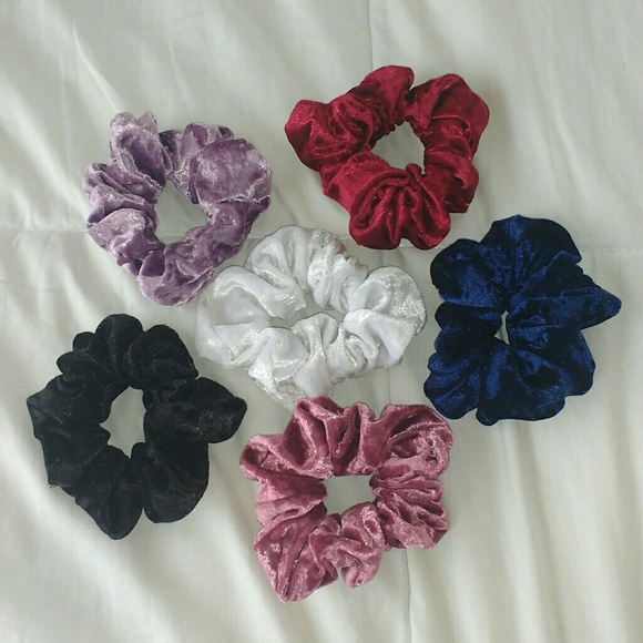 Brandy Melville Accessories - ⚡FLASH SALE⚡Bundle of Scrunchies